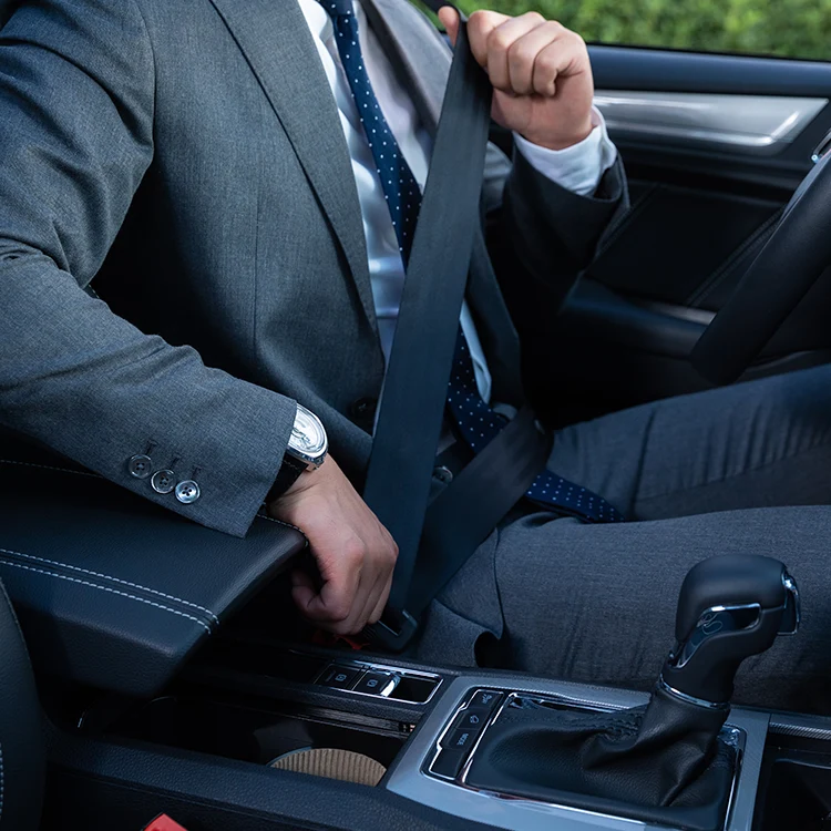 مبدأ العمل واستخدام حزام مقعد السيارة.